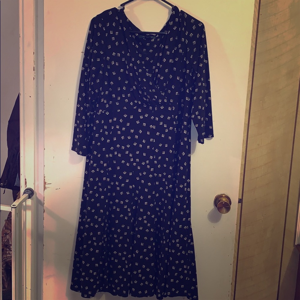 Black stretch three quarter Lauren dress v neck